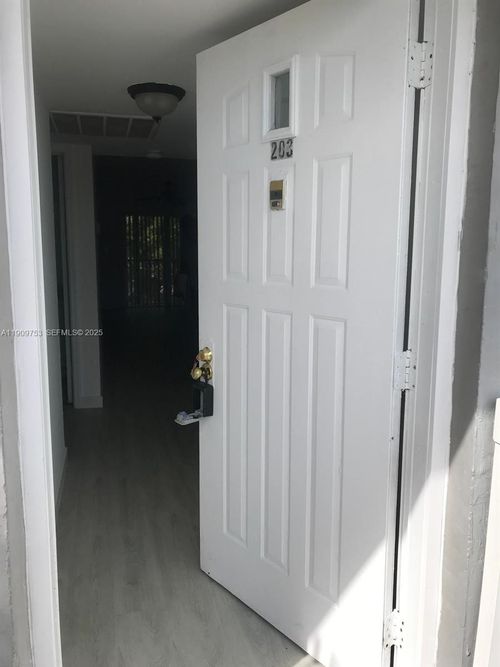 203-4b-438 Ne 210th Circle Ter, Miami, FL, 33179-1854 | Card Image