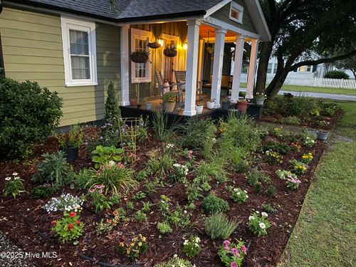 102 Carteret Ave, Beaufort, NC, 28516-1743 | Card Image