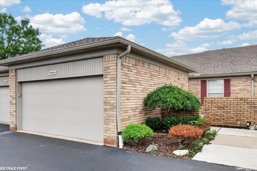 59055 Golden Oak Ct, Washington Township, MI, 48094-3726 | Card Image