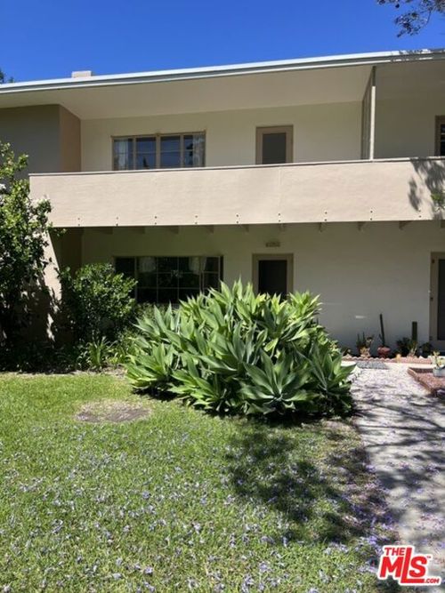 5467 Village Grn, Los Angeles, CA, 90016-5106 | Card Image
