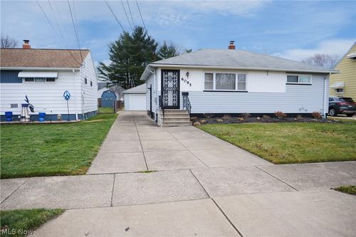 6095 Stark Dr, Brook Park, OH, 44142-3049 | Card Image