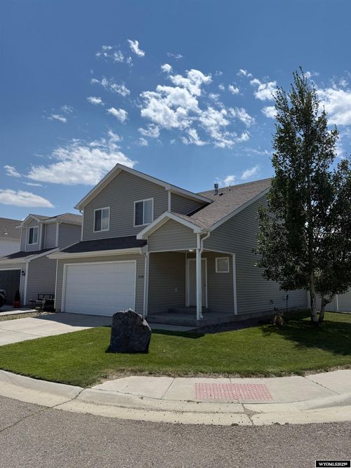 1528 Red Tail Dr, Rock Springs, WY, 82901-5882 | Card Image