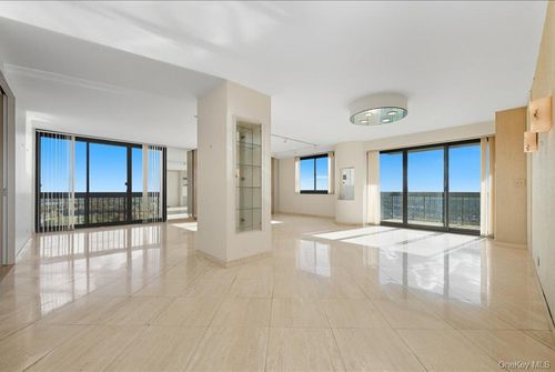 apt-27w-27110 Grand Central Pkwy, Floral Park, NY, 11005-1227 | Card Image