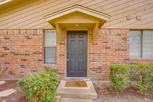 5638 Cedar Creek Dr, Benbrook, TX, 76109-5744 | Card Image