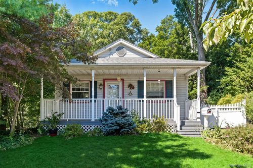 24 Overlook Dr, Huntington, NY, 11743-2831 | Card Image