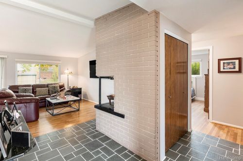 642 Provincetown Rd, Auburn Hills, MI, 48326-3442 | Card Image