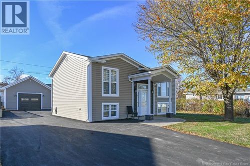 8 Rue Haché, Caraquet, NB, E1W1A4 | Card Image