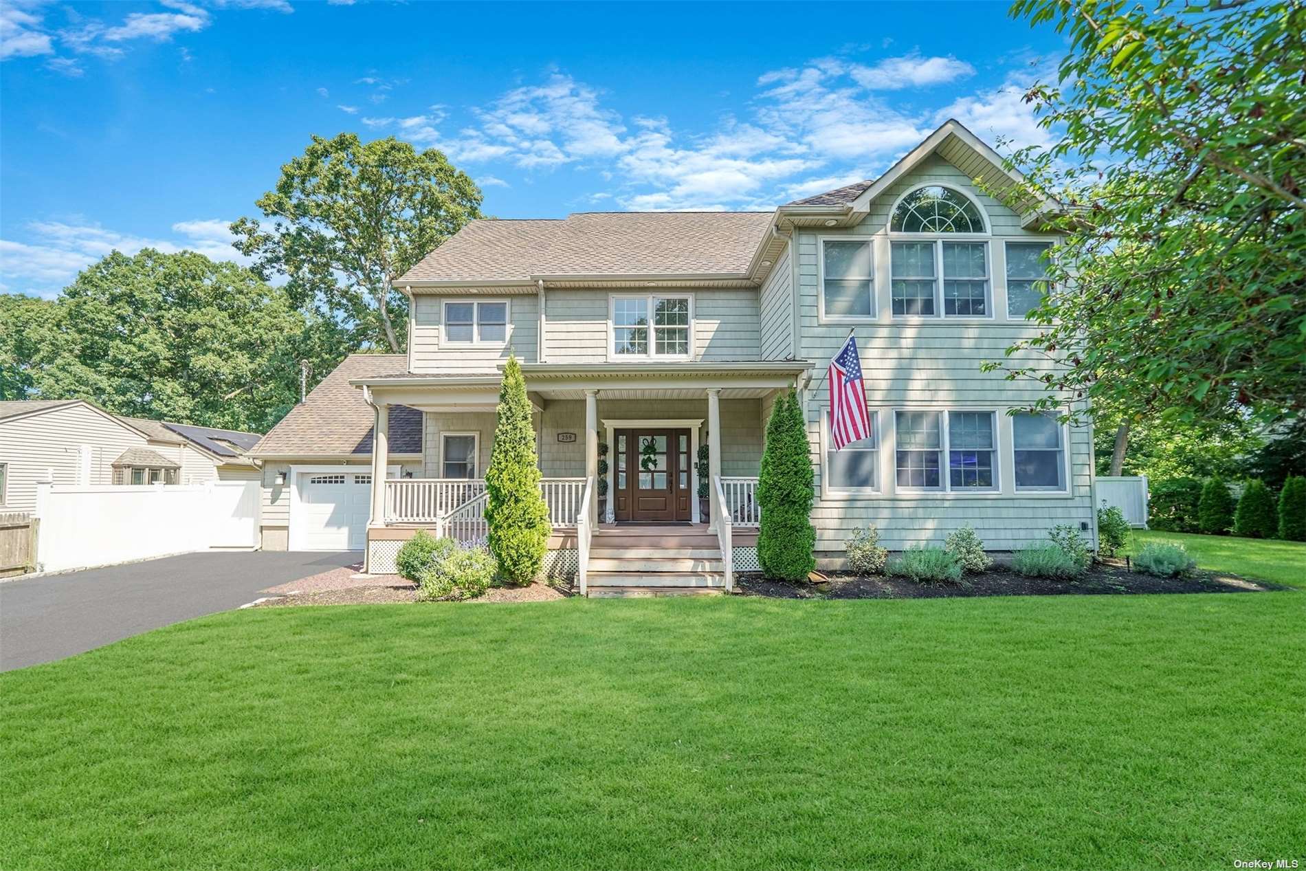 Lilac Ln, Smithtown, NY 11787