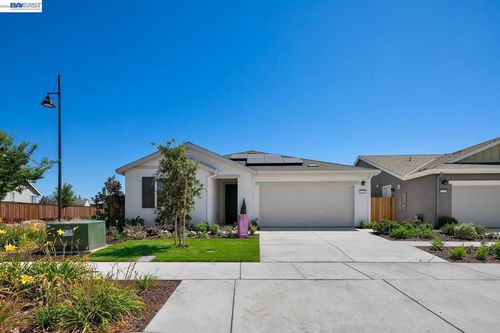 1021 Kestrel St, Manteca, CA, 95336-8823 | Card Image