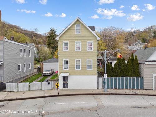 982-980982 Van Duzer St, Staten Island, NY, 10304-1852 | Card Image