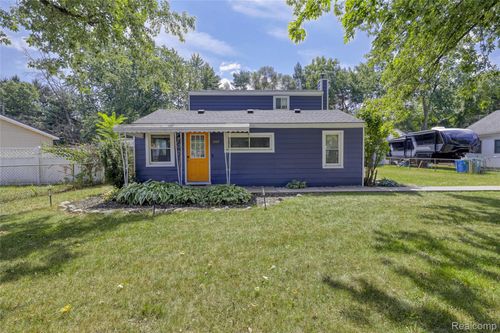 349 W Beechdale St, Commerce Twp, MI, 48382-2825 | Card Image
