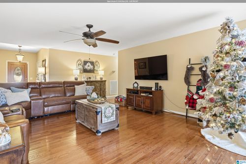 2105 Heatherwood Dr, JASPER, AL, 35504-6785 | Card Image