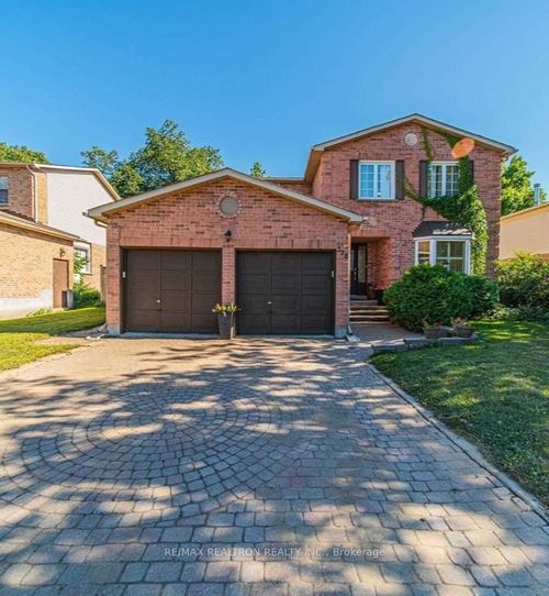 328 Salisbury Lane, Newmarket, ON, L3Y8A6 | Card Image