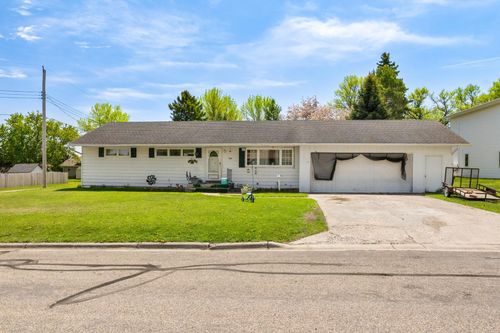 1009 8th Street, Portland, ND, 58274 | Card Image