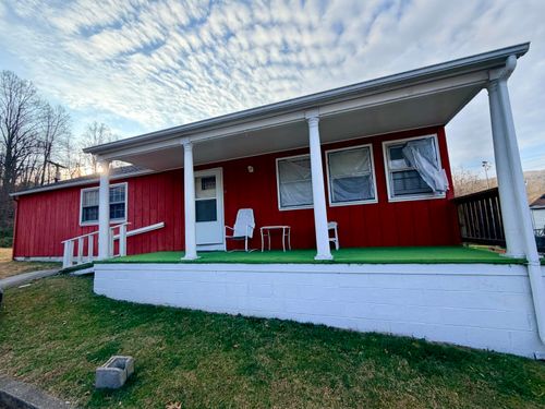 106 State Sq, Cumberland, KY, 40823-1123 | Card Image