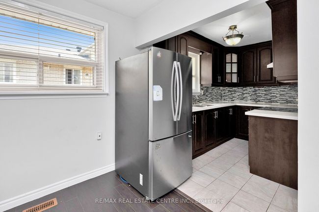 69 Newstead Cres, House attached with 4 bedrooms, 2 bathrooms and 3 parking in Brampton ON | Image 9