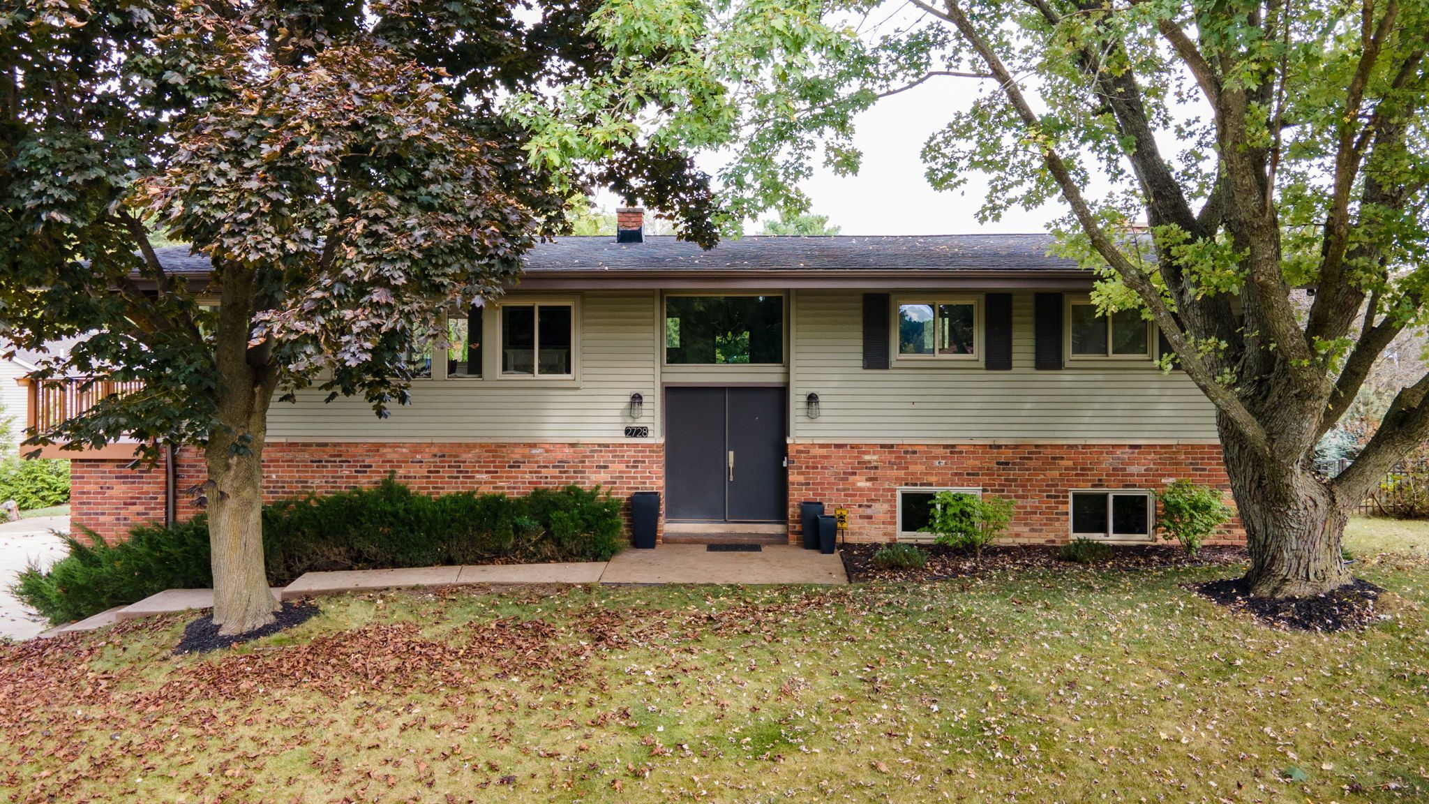 Devonshire , Leonard, MI 48367