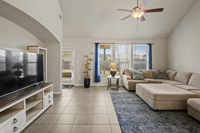 5679 Corsica Loop, House other with 4 bedrooms, 3 bathrooms and null parking in Round Rock TX | Image 9
