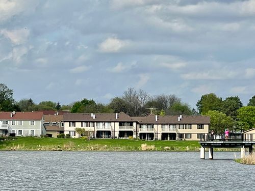 apt-b-370 Springlake Ln, Aurora, IL, 60504-4010 | Card Image