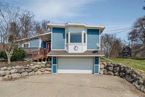 590 Hillwood, White Lake, MI, 48383-2955 | Card Image