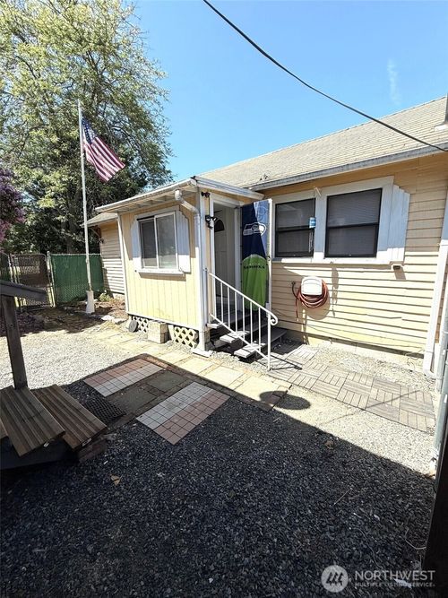2521 Walnut Street, Everett, WA, 98201 | Card Image