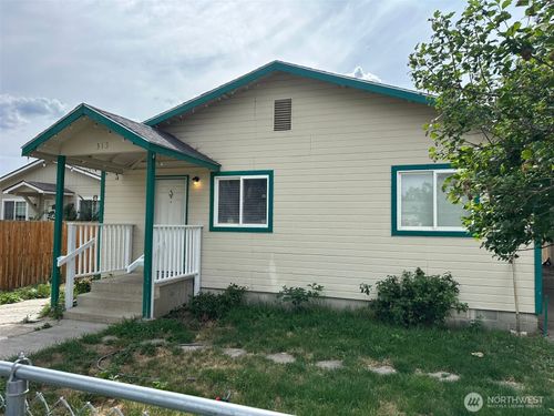 313 N G St, Toppenish, WA, 98948-1426 | Card Image