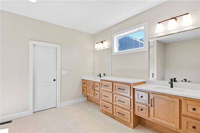 22023 W 94 Th St, House other with 4 bedrooms, 3 bathrooms and null parking in Lenexa KS | Image 19