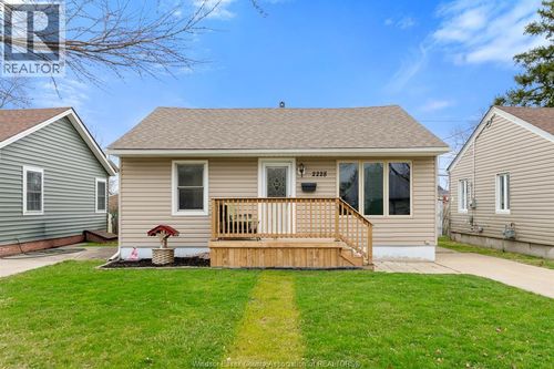 2228 Elsmere Ave, Windsor, ON, N8W2C6 | Card Image