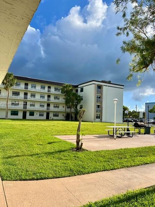 211-500 Ne 2nd St, Dania Beach, FL, 33004-3376 | Card Image