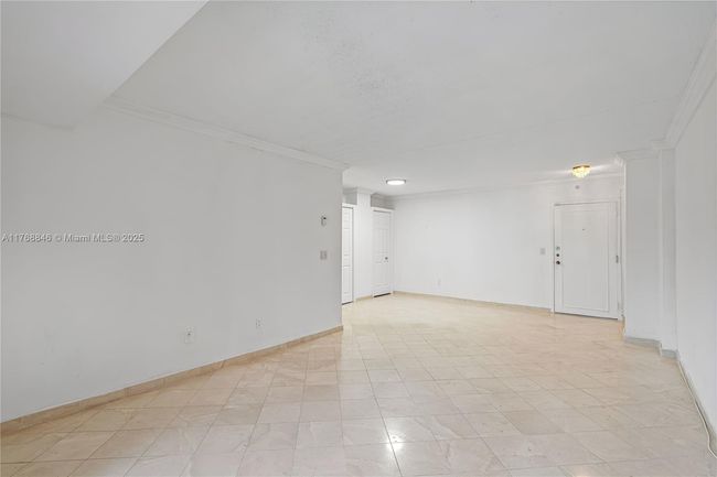 2B - 77 Crandon Blvd, Condo with 1 bedrooms, 2 bathrooms and null parking in Key Biscayne FL | Image 4
