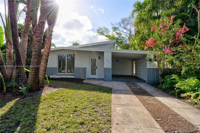 422 31st St, House other with 4 bedrooms, 3 bathrooms and null parking in West Palm Beach FL | Image 3