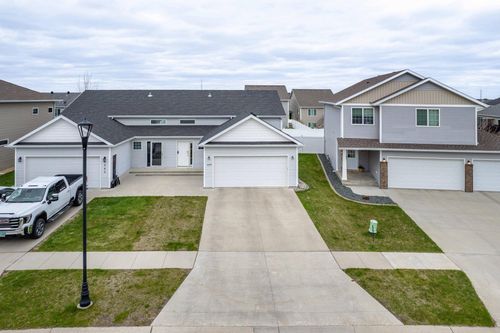 6039 60th Ave S, Fargo, ND, 58104-5732 | Card Image