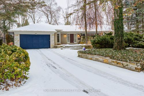 223 Trelawn Ave, Oakville, ON, L6J4R3 | Card Image