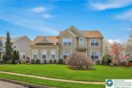 2560 Country Top Trl, Bethlehem, PA, 18020-8838 | Card Image