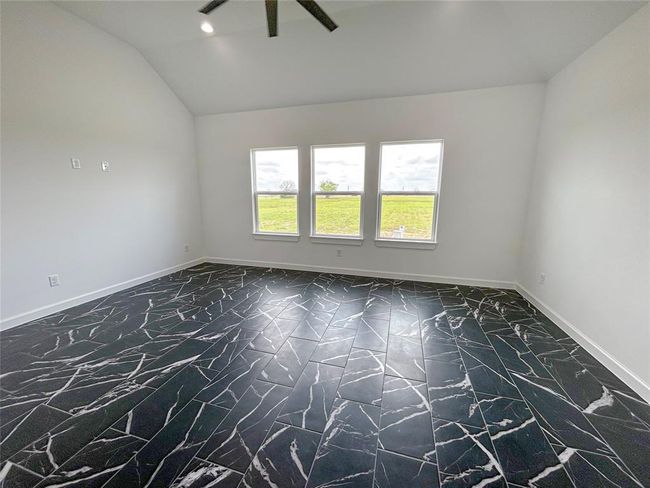 435 Angus Trl, House other with 4 bedrooms, 2 bathrooms and 2 parking in Angleton TX | Image 13