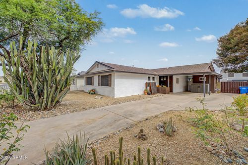 2234 E Paradise Dr, Phoenix, AZ, 85028-1017 | Card Image