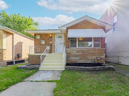 8139 S Exchange Ave, Chicago, IL, 60617-1519 | Card Image