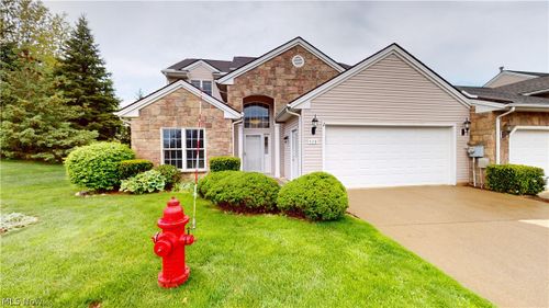328 Cobblestone Dr, Mayfield Hts, OH, 44143-3689 | Card Image