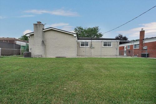 35203 Eden Park Dr, Sterling Heights, MI, 48312-3832 | Card Image