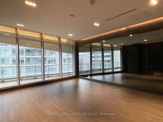 3909 - 2221 Yonge St, Condo with 2 bedrooms, 2 bathrooms and 1 parking in Toronto ON | Image 12