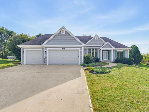 2135 Deer Path, Waukesha, WI, 53189-8237 | Card Image