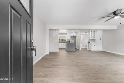 318 W Avenue J10, Lancaster, CA, 93534-5013 | Card Image