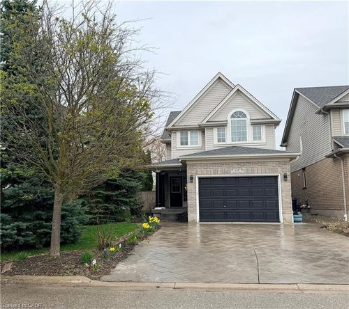 15 Gees Way, Cambridge, ON, N3C4M5 | Card Image