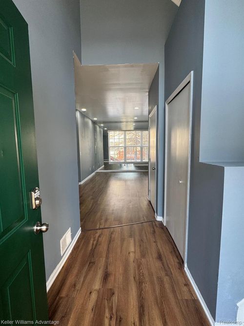 38478 Lynwood Ct, Farmington Hills, MI, 48331-3752 | Card Image