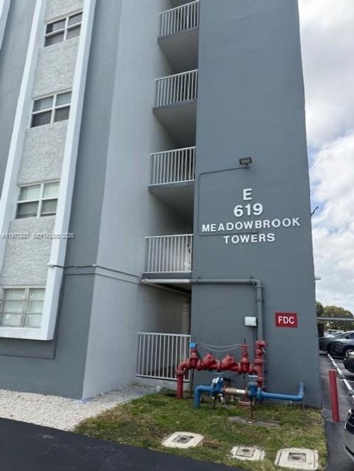 303-619 Ne 14th Ave, Hallandale Beach, FL, 33009-3632 | Card Image