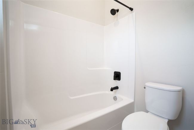 Full Bath located across the hallway from Bedroom 2 & 3 - Upper Level | Image 52