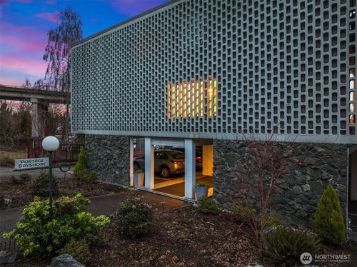 446-2524 Boyer Ave E, Seattle, WA, 98102-4059 | Card Image