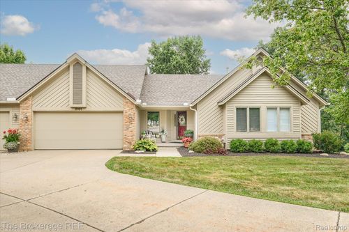 8101 Sawgrass Trl, Grand Blanc, MI, 48439-2410 | Card Image