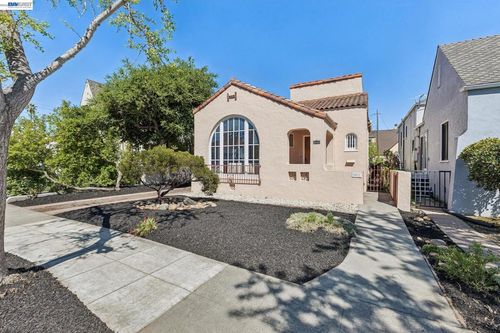 2811 Yosemite Ave, Alameda, CA, 94501-1666 | Card Image