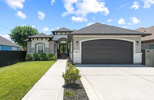 602 E Main St, La Porte, TX, 77571-5522 | Card Image